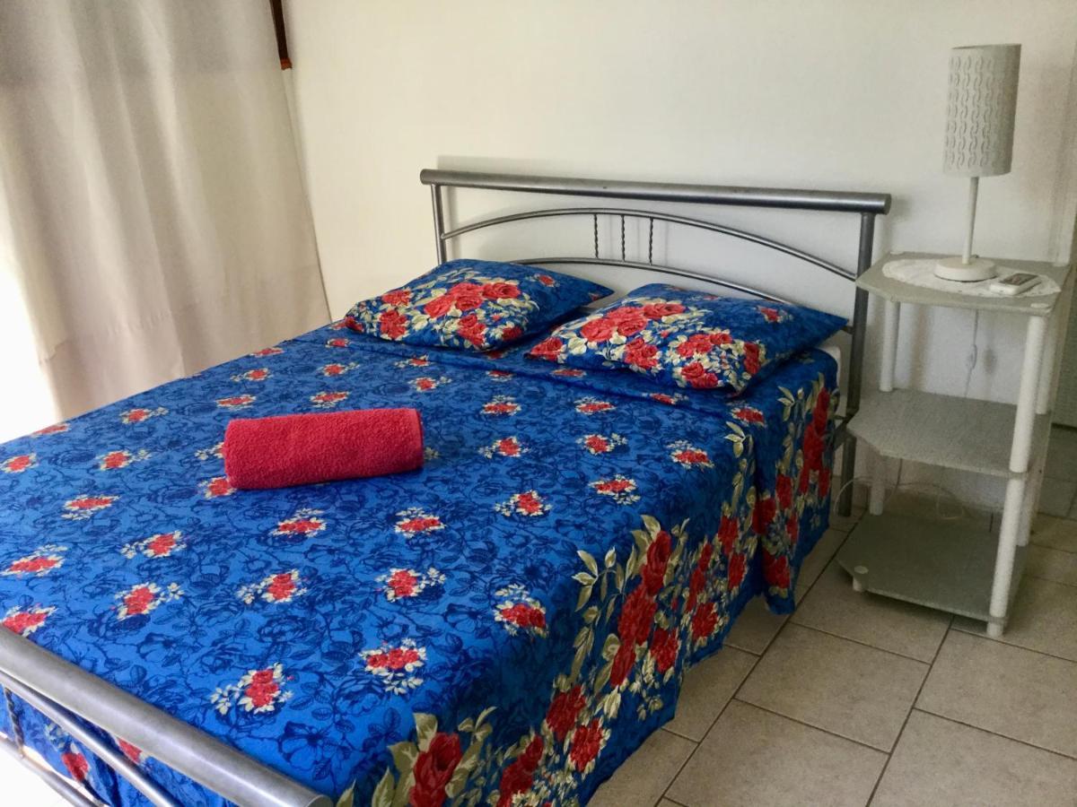 Chez Jocelyne Pres Des Sources Chaudes Villa Bouillante Exterior photo